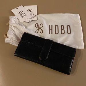 Great pre- loved condition Hobo wallet.